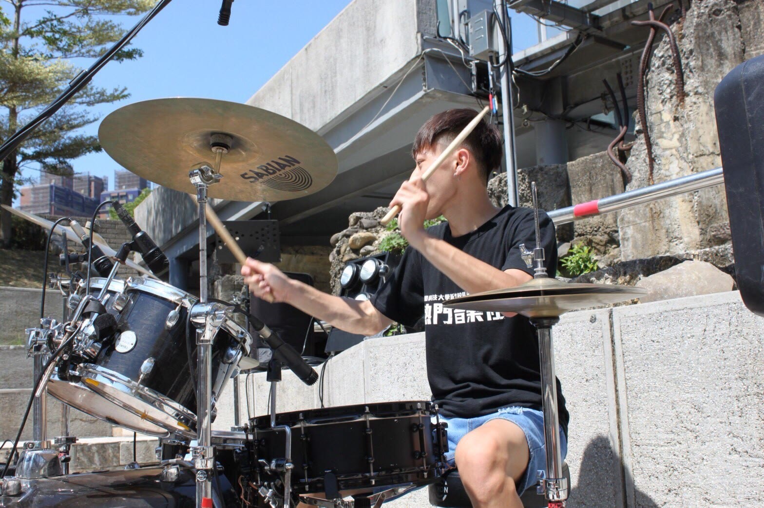 岱淇老師戶外舞台演出打鼓