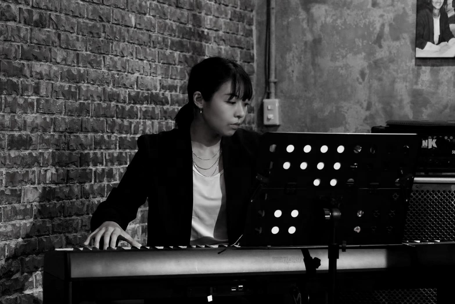 古古 KUKU 演出彈奏鍵盤