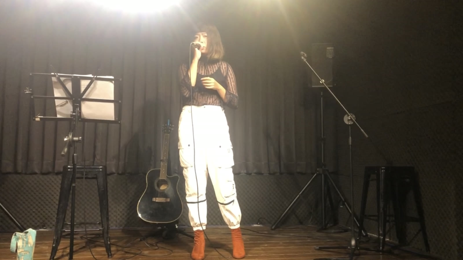 芃芃老師舞台演出側拍
