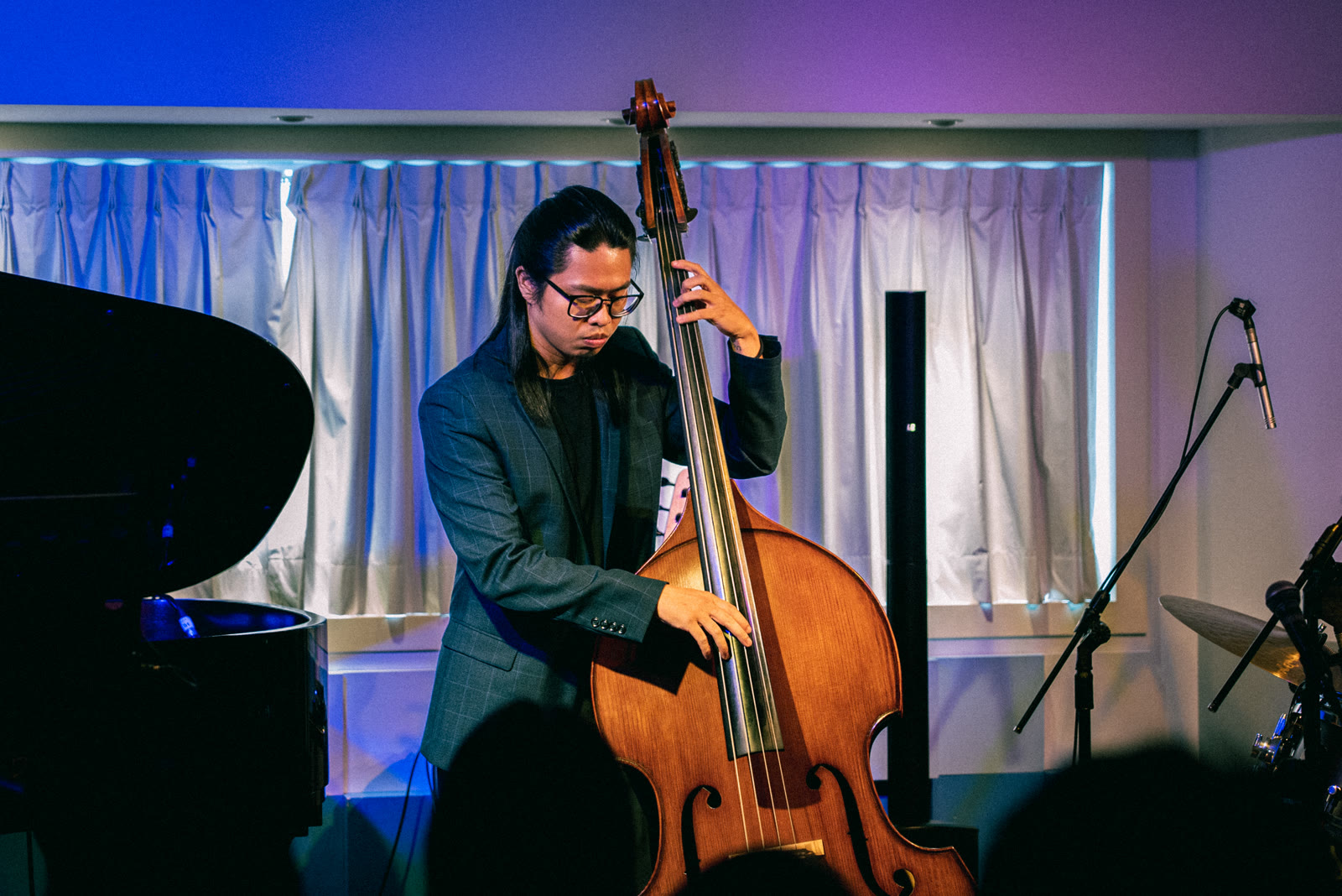 Ting 老師爵士場演奏低音提琴（upright bass）